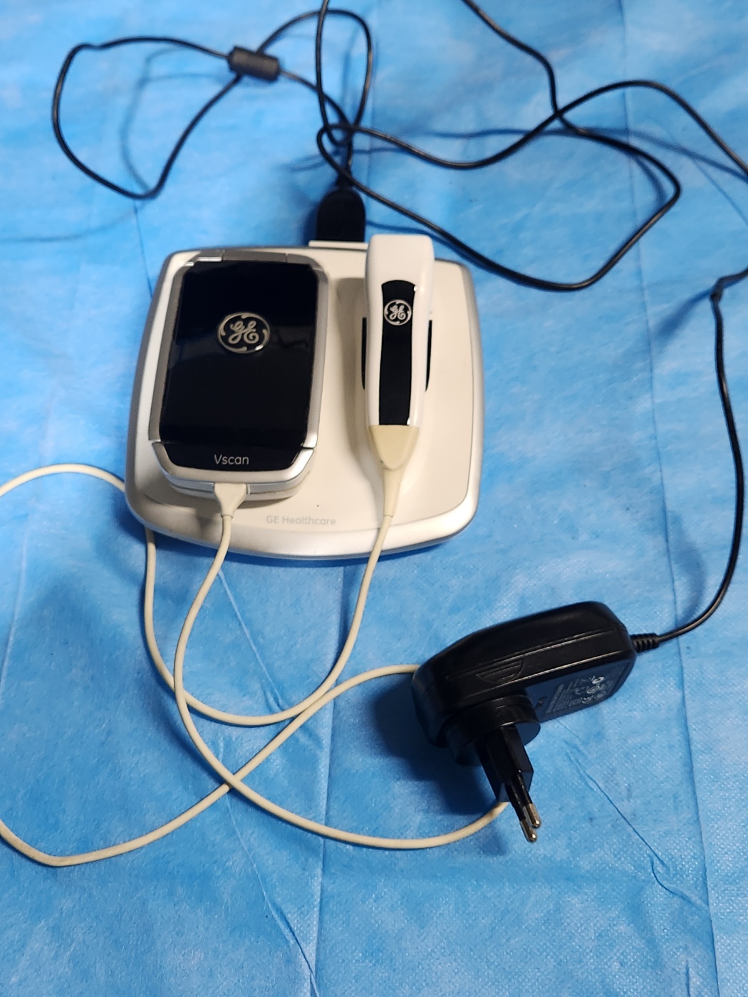 GE Vscan Portable Ultrasound with Probe V-scan with desk charger