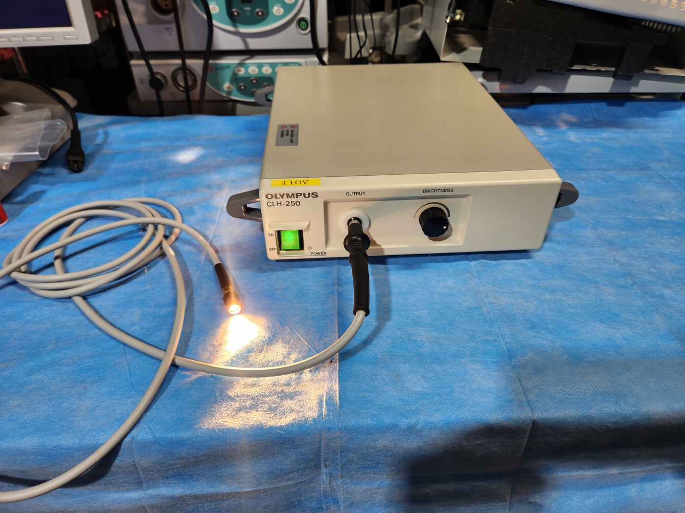 Olympus CHL-250 Light Source