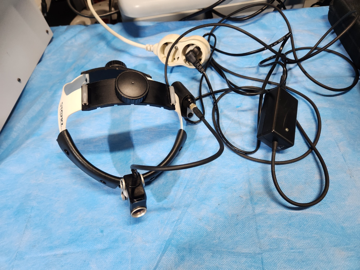 Karl Storz   Surgical LED Head Light