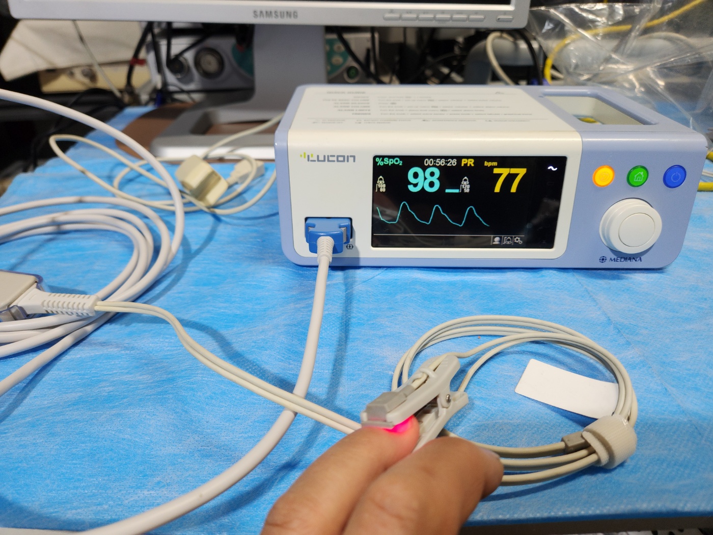 MEDIANA P30 산소포화도 측정기