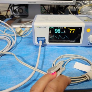 MEDIANA P30 산소포화도 측정기