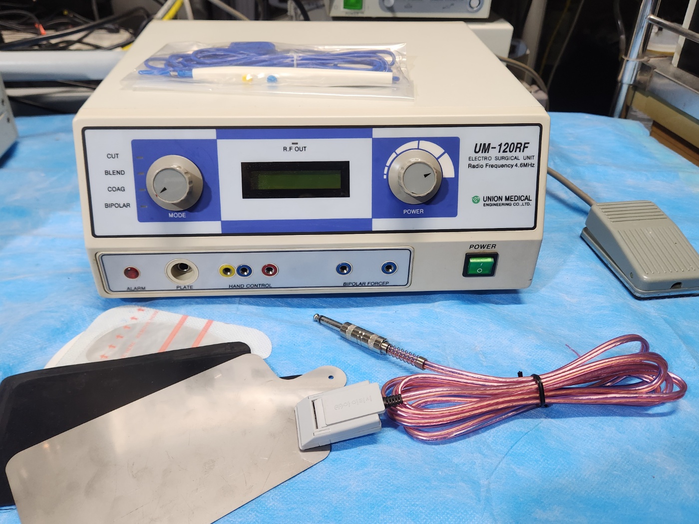 UM-120 RF Electrosurgical unit