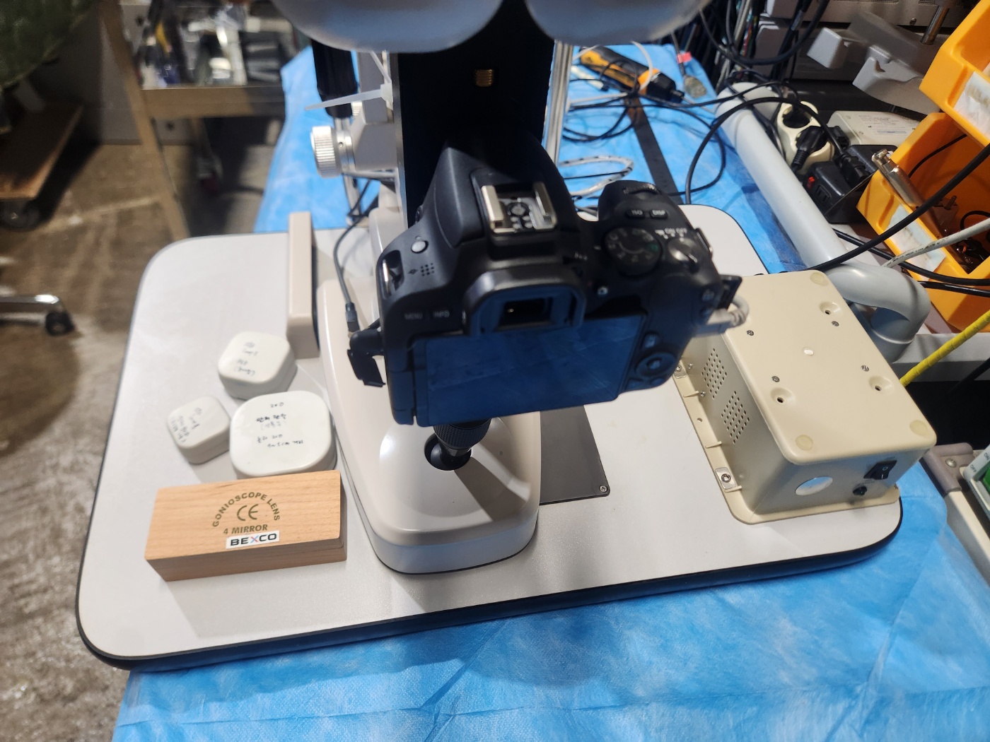 SLIT LAMP 220 UMI-220