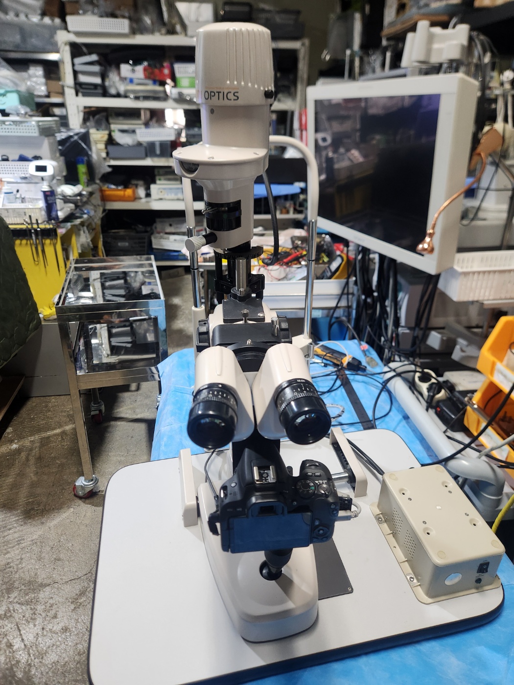 SLIT LAMP 220 UMI-220