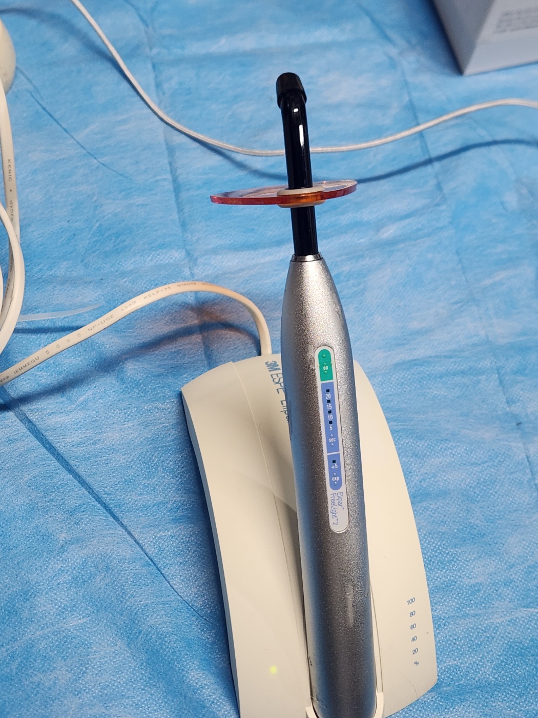 3m espe elipar freelight 2 Curing Light Unit